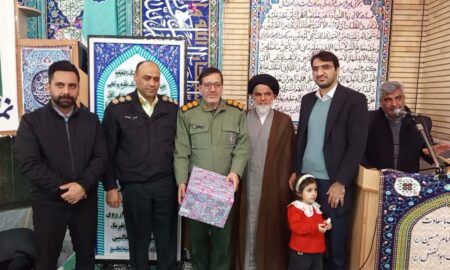 گرامیداشت روز پاسدار، جمعی از مسئولان شهرستان نطنز در آیین عبادی ـ سیاسی نماز جمعه از سرهنگ پاسدار علیرضا شبانی‌زاده فرمانده سپاه ناحیه نطنز تجلیل کردند.