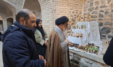 بازدید امام جمعه نطنز از صنایع دستی بانوان