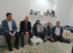 حضور شهردار بادرود به منزل مادر شهید مرتضی والایی