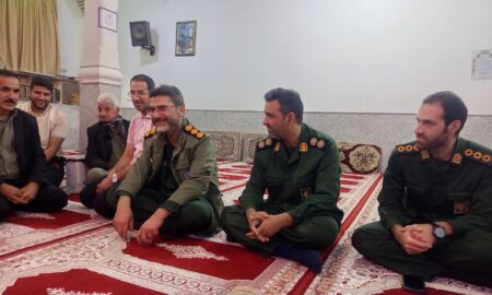 شرکت در نماز جماعت مغرب و عشا در کنار نمازگزاران