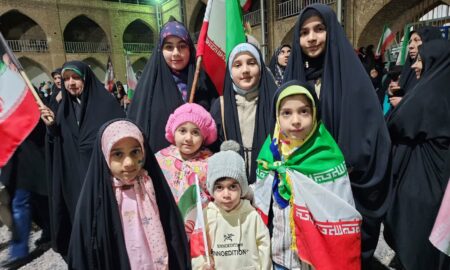 قیام عاشورایی مردم نطنز در پنجاه و یکمین شب حضور در میدان ، پاسخی به فرمان رهبر    