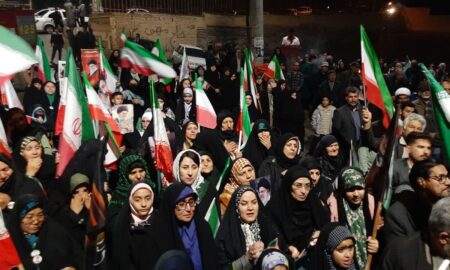 موج پرچم‌های ایران به طواف پرچم گنبد سبز رضوی سلام می‌دهد   