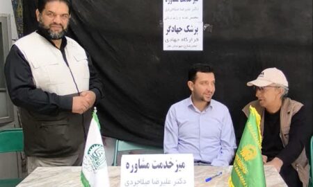 ارائه خدمات مشاوره تغذیه رایگان در حاشیه نماز جمعه نطنز 