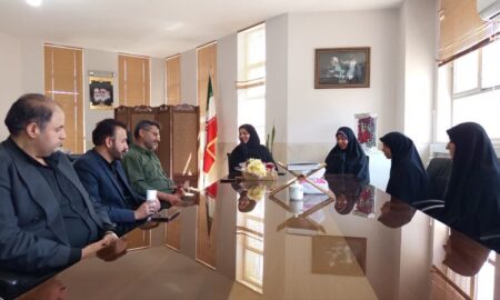 حضور فرمانده سپاه شهرستان نطنز در آموزش و پرورش و تبریک روز معلم   