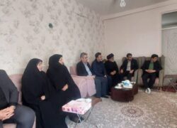 دیدار مسئولان نطنز با خانواده معلم شهید؛ فرماندار بر لزوم تبیین سیره شهدا تاکید کرد   