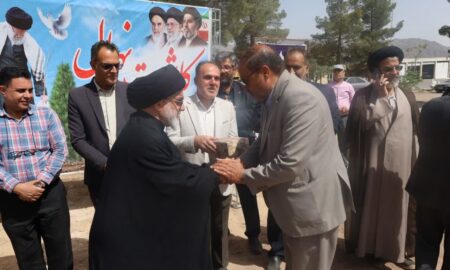 تجلیل از دو عضو فرهنگی شورای اسلامی شهر نطنز در حاشیه کاشت نهال