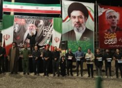 تجلیل فرمانده ناحیه مقاومت بسیج نطنز از خبرنگاران