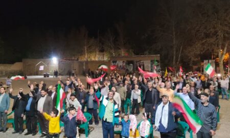 تجمع خود جوش مردمی و طنین فریاد «الله‌اکبر» در نطنز