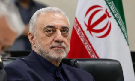مهرداد اخلاقی با ۲۳۷ رای موافق و ۱۵ رای مخالف وزیر دفاع شد.