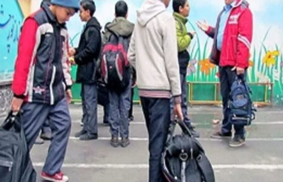 هشدار درباره کیفهای سنگین دانشآموزان هشدار درباره کیفهای سنگین دانشآموزان