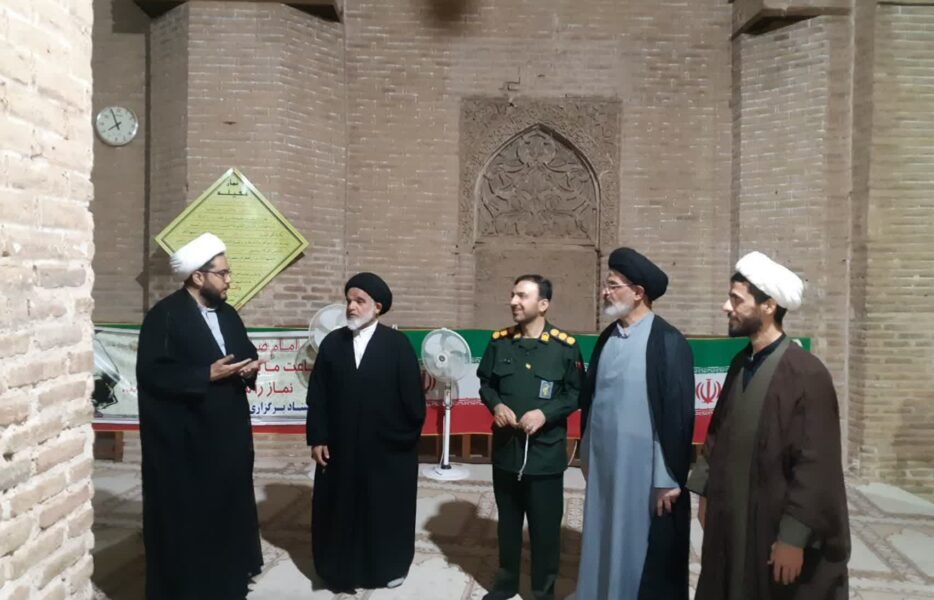 بازدید امام جمعه نطنز از مسجد جامع اردستان بازدید امام جمعه نطنز از مسجد جامع اردستان